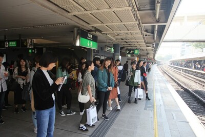 搭地鐵轉往香港理工大學